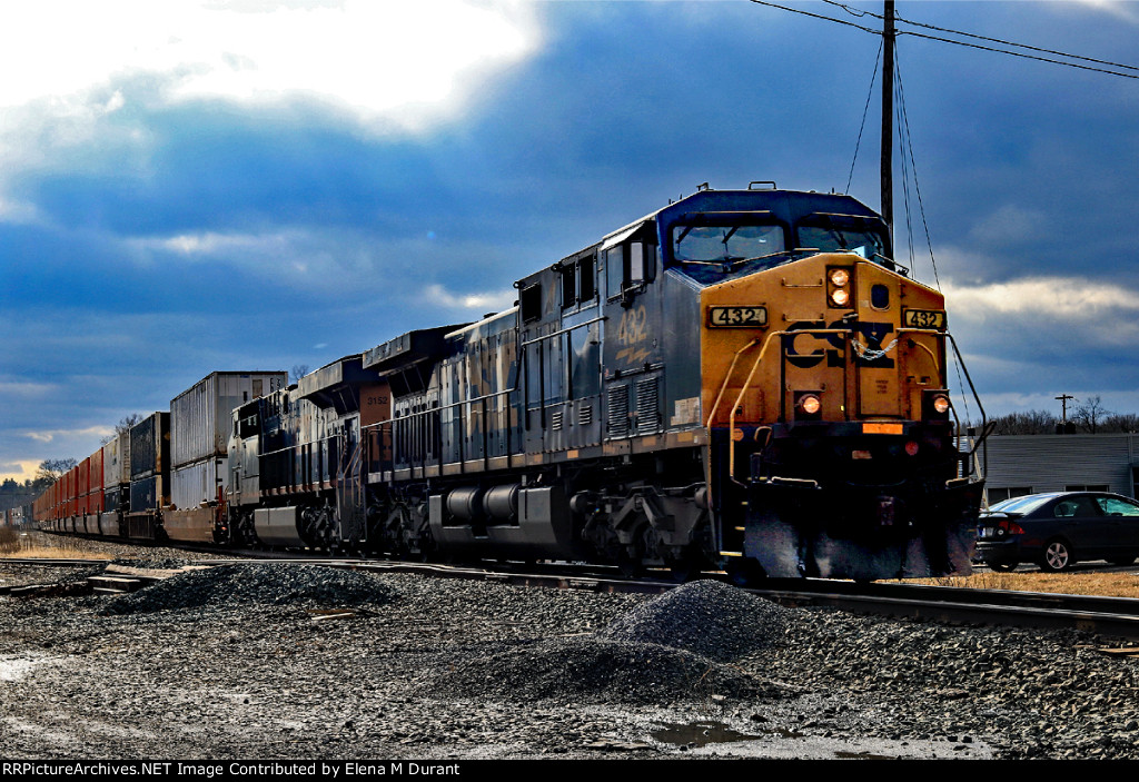 CSX 432 on I-157